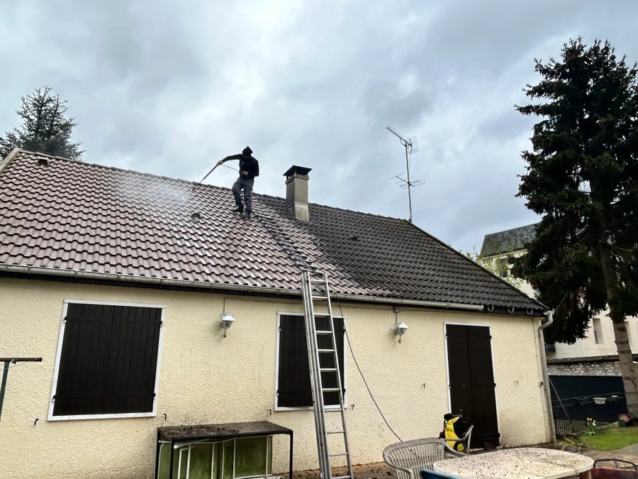 Service de démoussage de toiture